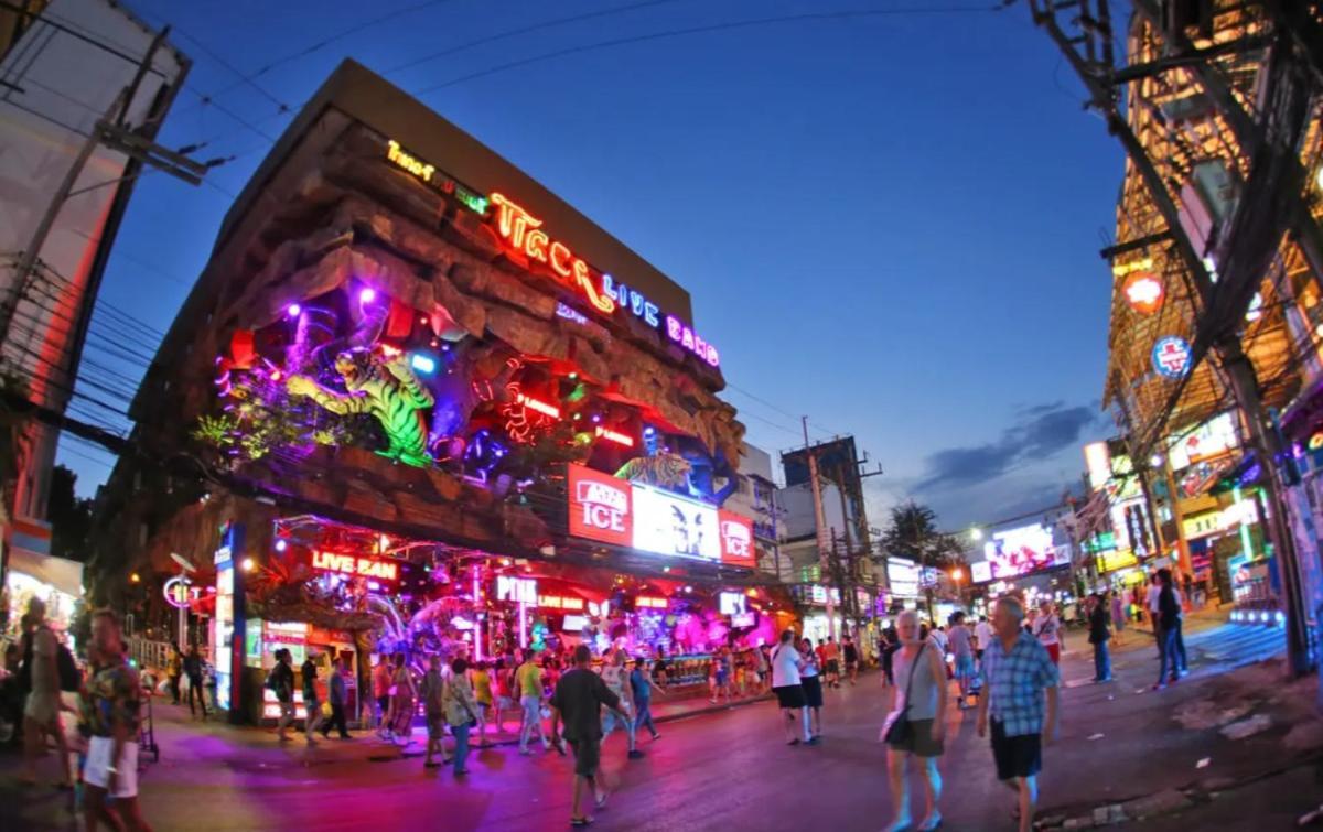 Break Point Hotel Patong Eksteriør bilde